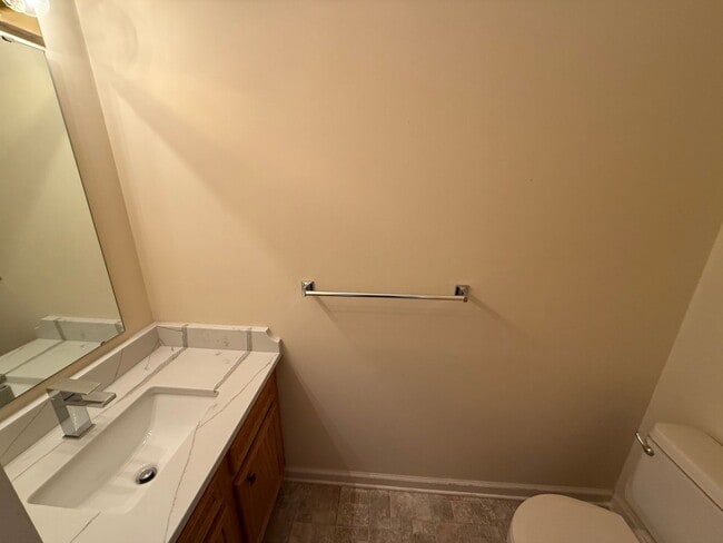 Building Photo - Private 2BD/1.5BA Townhouse in Prime NW Hi...