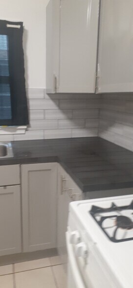 Building Photo - 72 High St