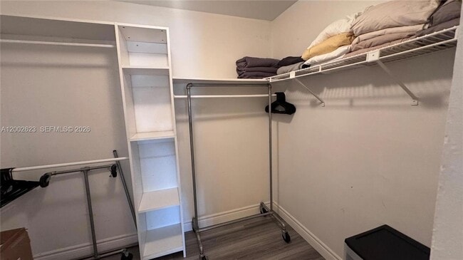 Building Photo - 903 NE 27th Ave