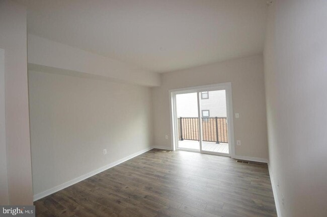 Building Photo - 13518 Sayward Blvd