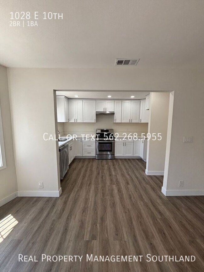 Building Photo - 1028 E 10th-
