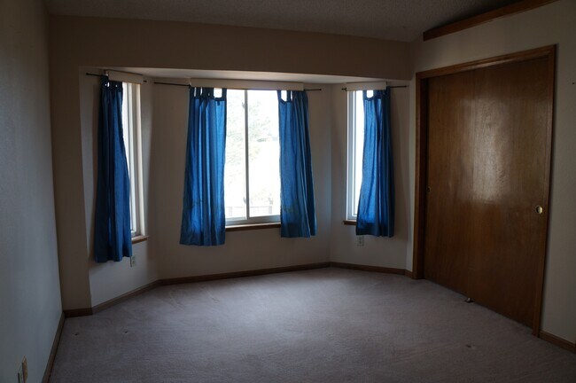 Building Photo - 7565 Hickorywood Dr