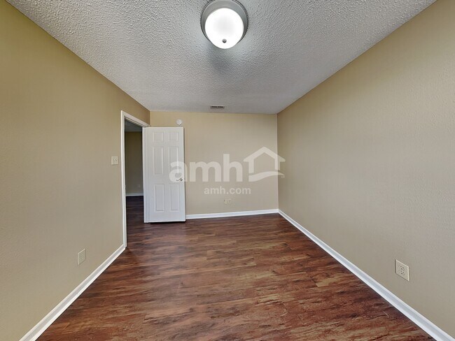 Building Photo - 356 Winterset Way