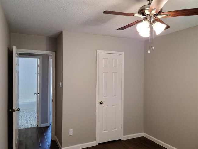 Building Photo - 8307 Holmwood Dr