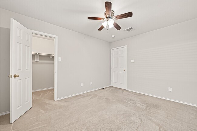 Building Photo - 26414 Suffield Glen Ln