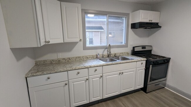 Building Photo - Welcome to this newly renovated gem locate...