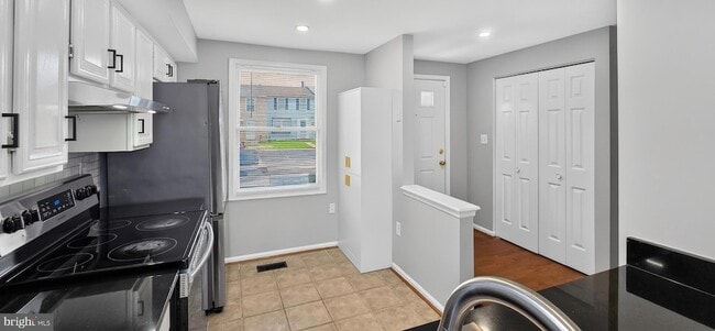 Building Photo - 3591 Laurel View Ct