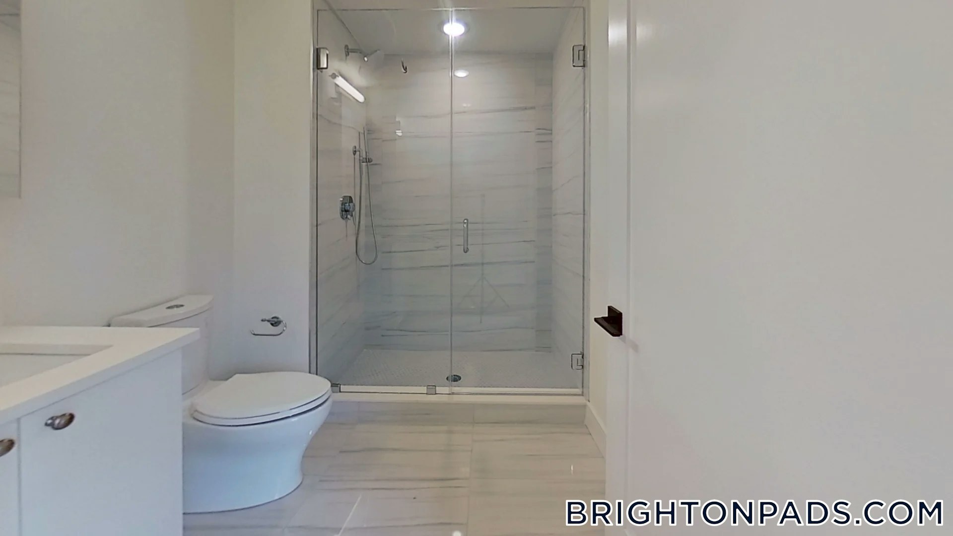 Building Photo - 104-106-106 Warren St