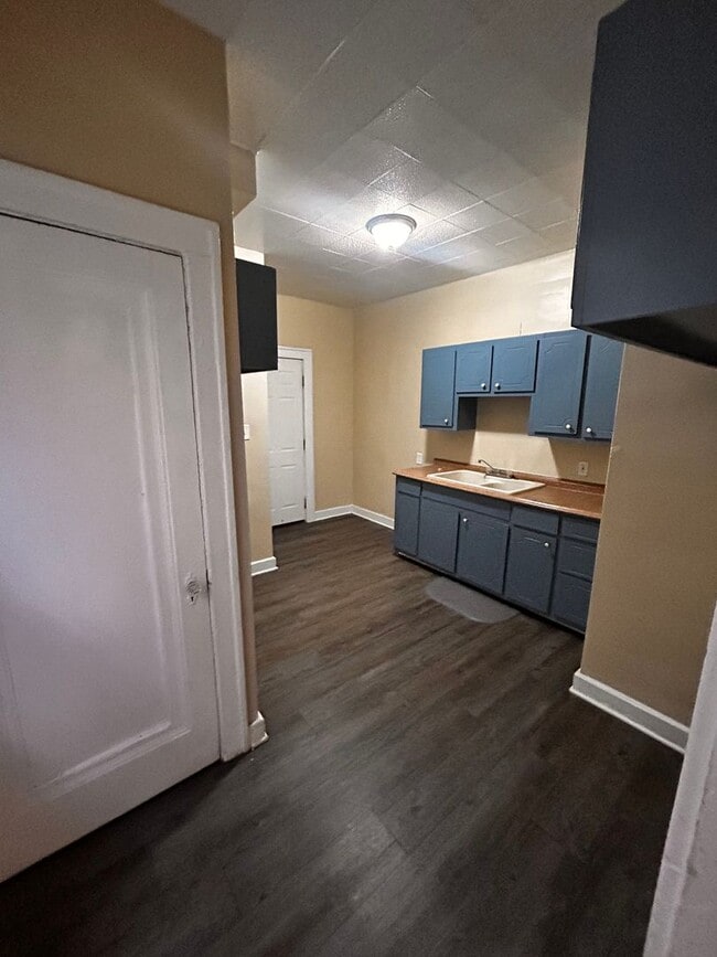 Building Photo - 3-bedroom located on Detroit's East side!