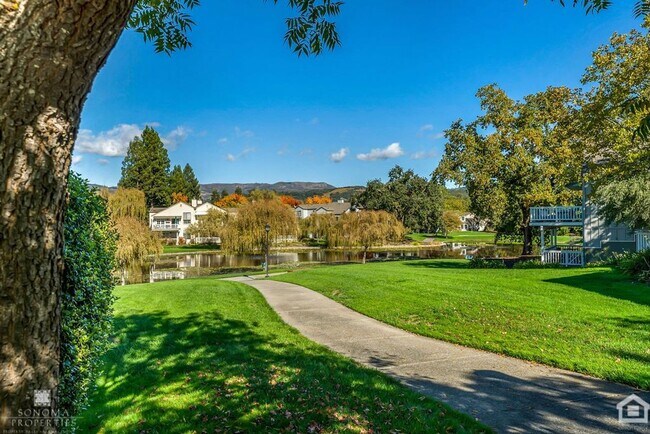 Building Photo - Attractive 3bd/2.5ba Townhouse in Sonoma Greens!