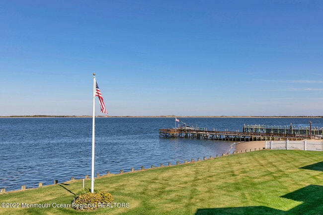 Primary Photo - 324 Shore Dr