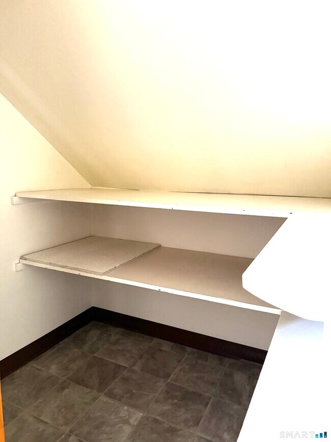 Building Photo - 425 Montauk Ave