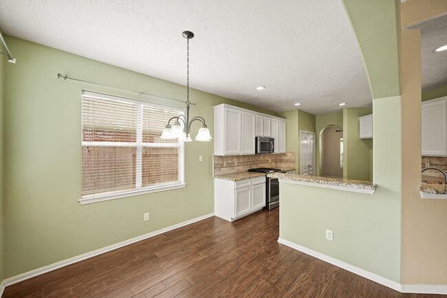 Building Photo - 10008 Dawn Brook Dr