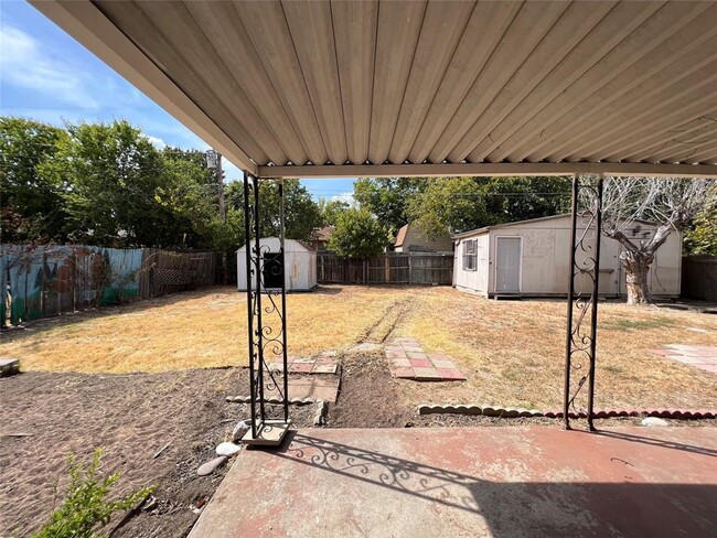 Building Photo - 704 Lynne Ln