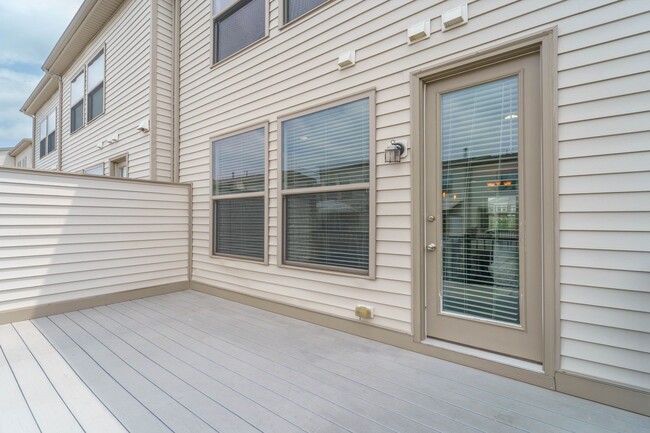 Building Photo - 3 bedroom 3 bath townhouse in Brambleton