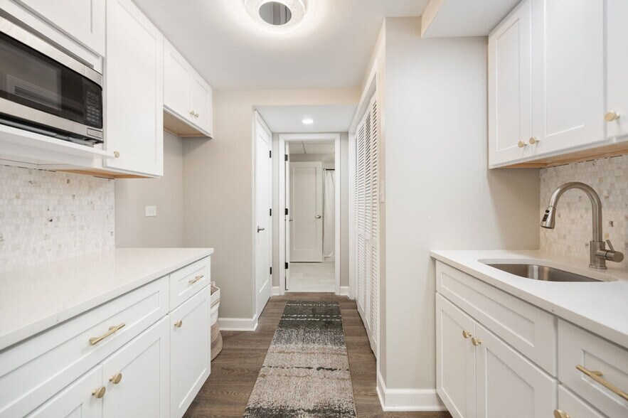 Building Photo - 22051 W Taylor Rd