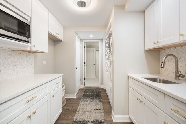 Building Photo - 22051 W Taylor Rd