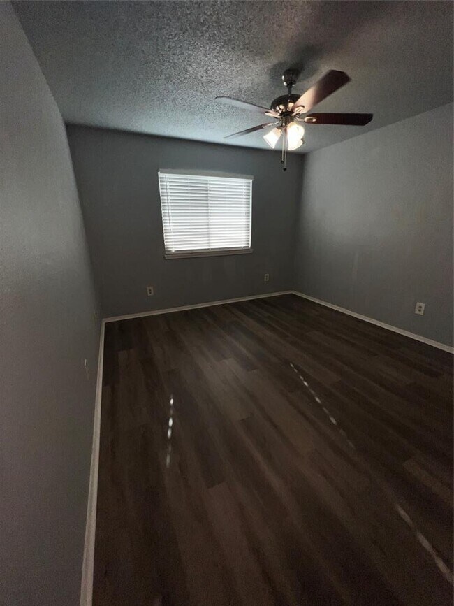 Building Photo - 617 Greenlawn Blvd