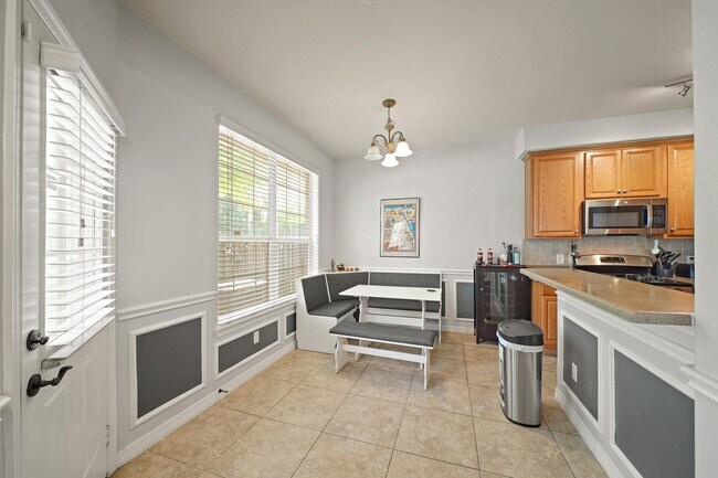 Building Photo - 6426 E Linpar Ct