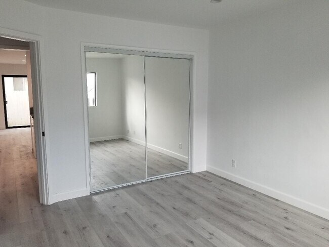 Building Photo - 4241 McLaughlin Ave