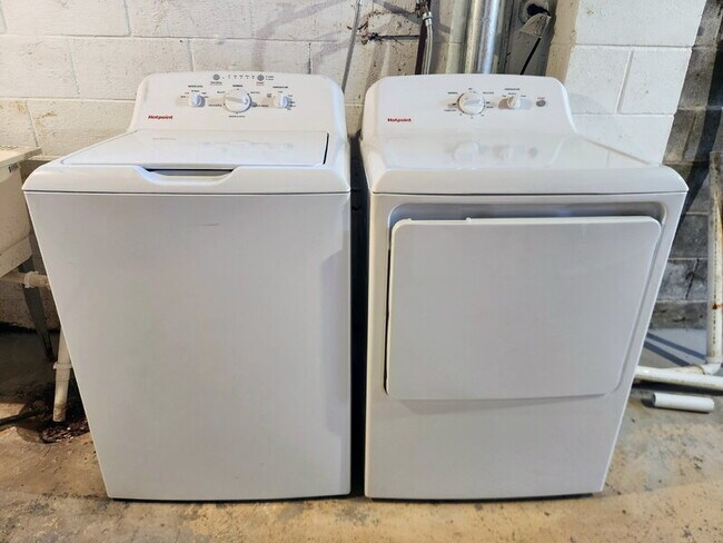 Building Photo - 5513 Forest Ave