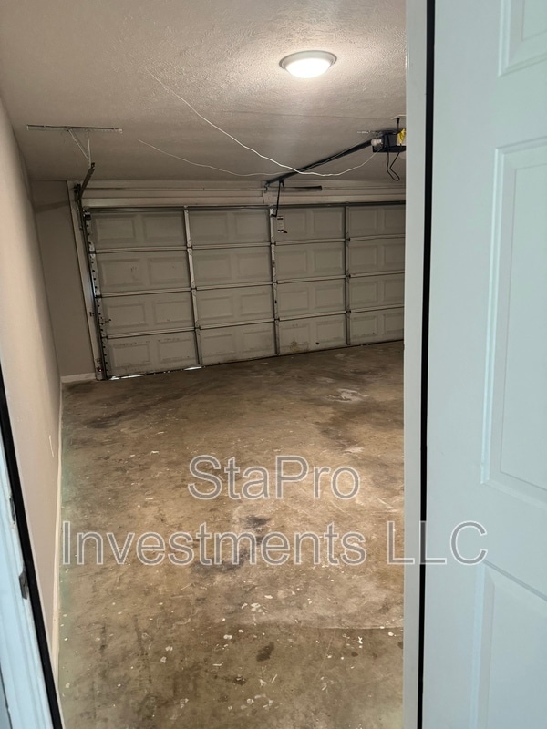 Building Photo - 128 Village Pl