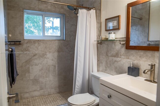 Building Photo - 17051 NE 35th Ave