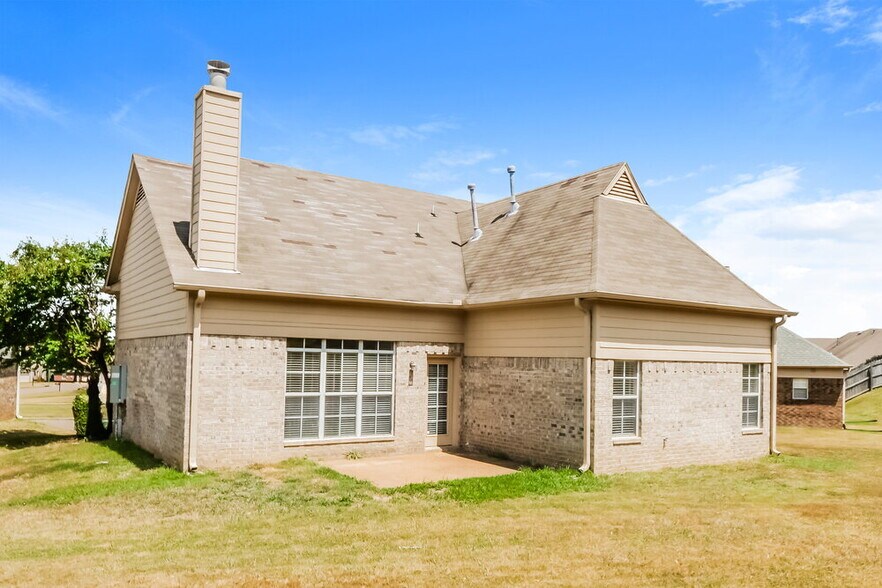 Building Photo - 1043 Averett Cove