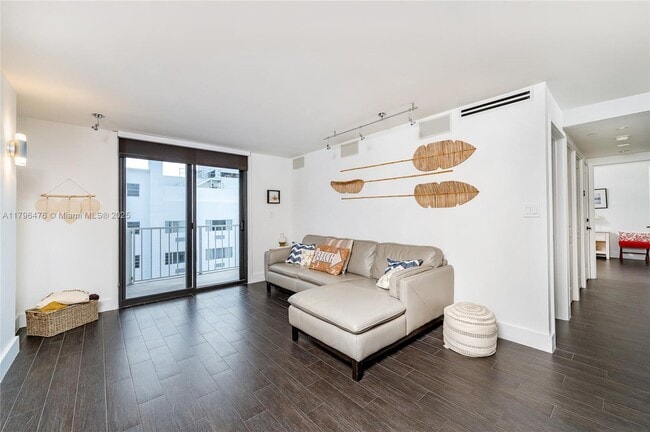Building Photo - 4301 Collins Ave