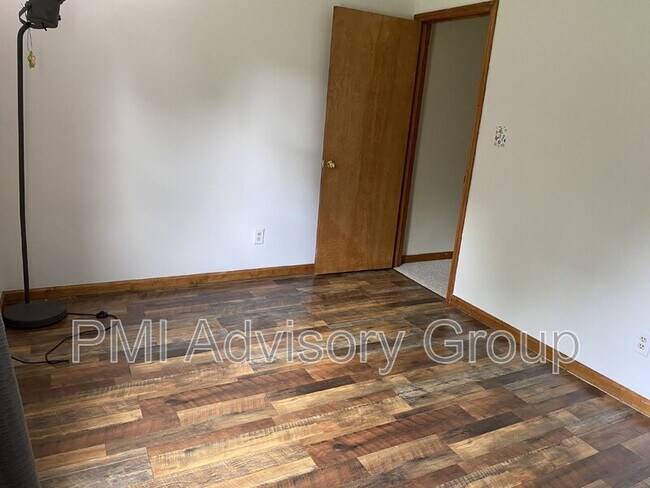 Building Photo - 5435 SW Urish Rd