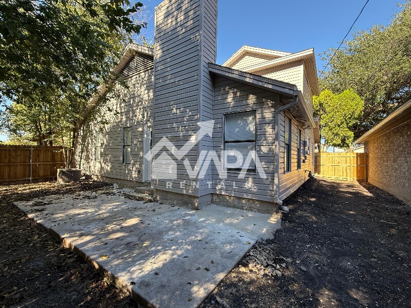Building Photo - 5212 Vinecrest Cir