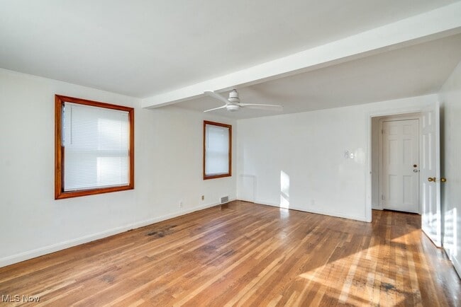 Building Photo - 630 Mineola Ave