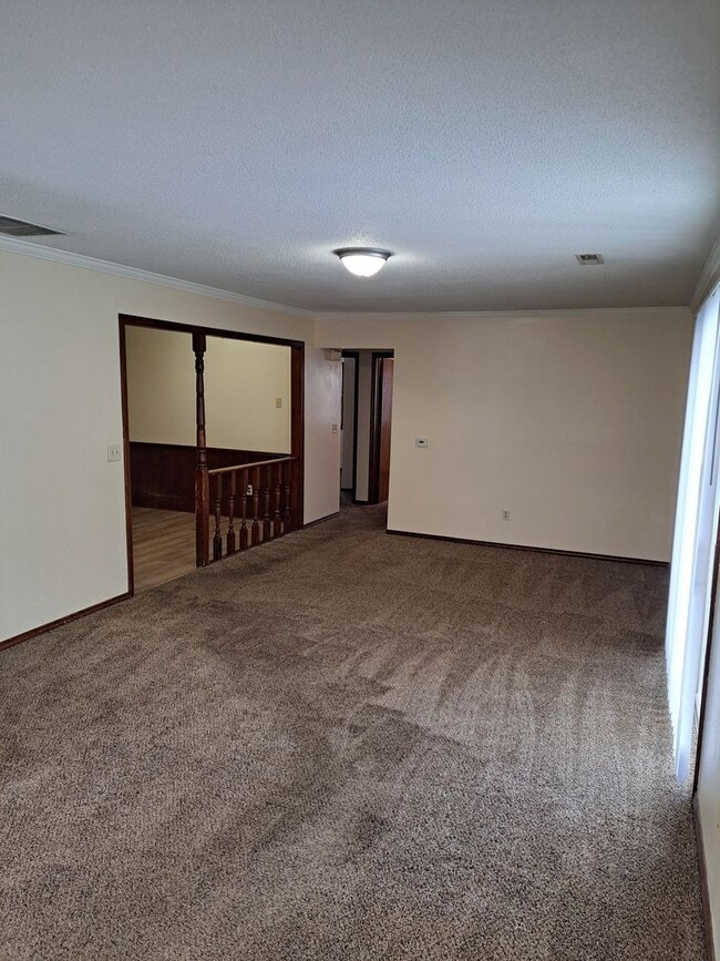 Building Photo - 2 BR Apartment Near Franke Park