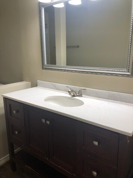 Downstairs Bath - 7624 Thistle Ln