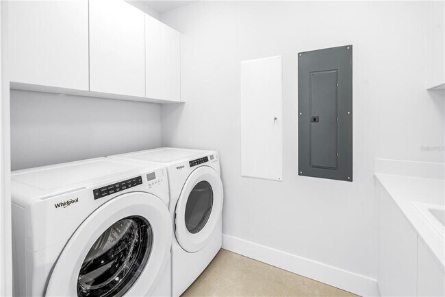 Building Photo - 275 1st Ave S