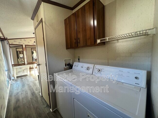 Building Photo - 905 O B J Rd