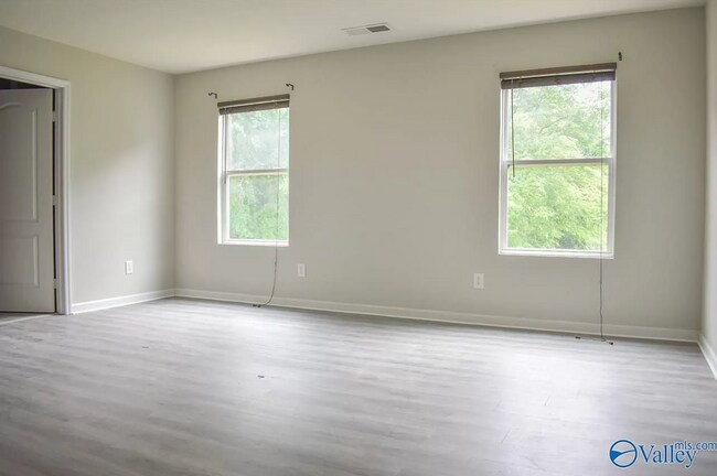 Building Photo - 208 Farmington Dr