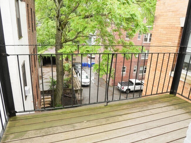 Building Photo - 395 Harvard St