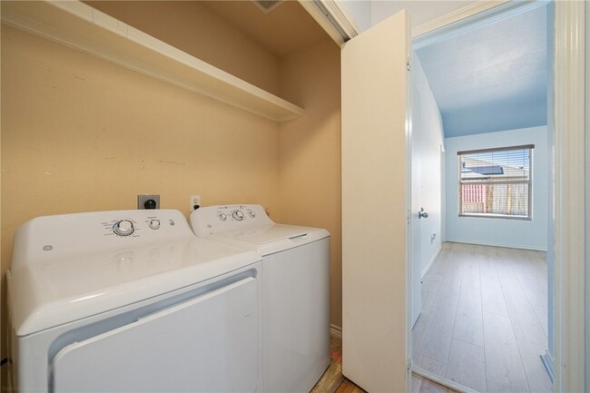 Building Photo - 2317 White Star Dr