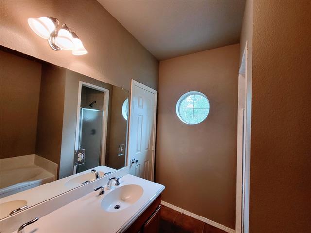 Building Photo - 1819 N Fitzhugh Ave