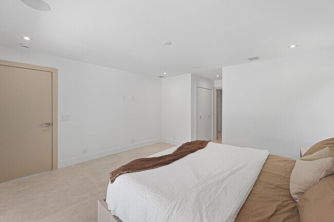 Building Photo - 1291 Bimini Ln