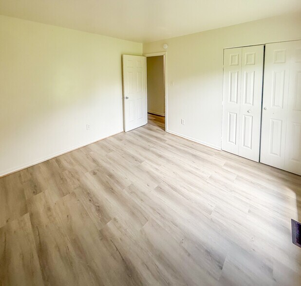 Building Photo - 520 Lancaster Creek Dr