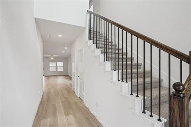 Building Photo - 806 Leavenworth Dr