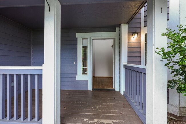 Building Photo - Move in ready now! 4 bedrooms in Lacey - North Thurston School district.