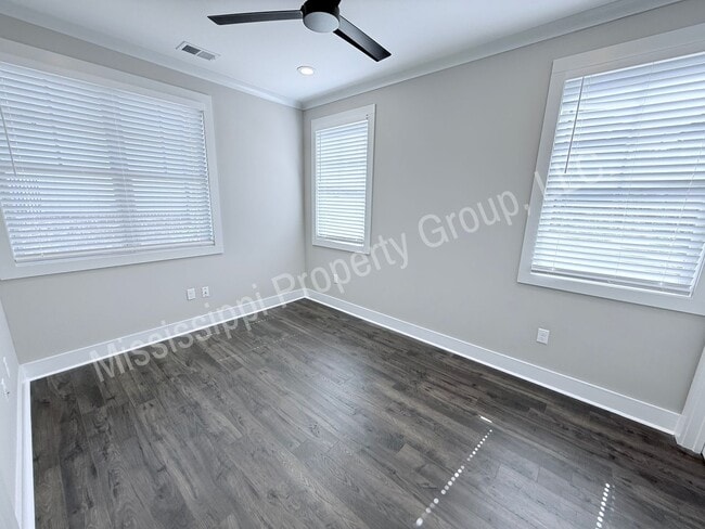 Building Photo - 1405 Pleasant Dr