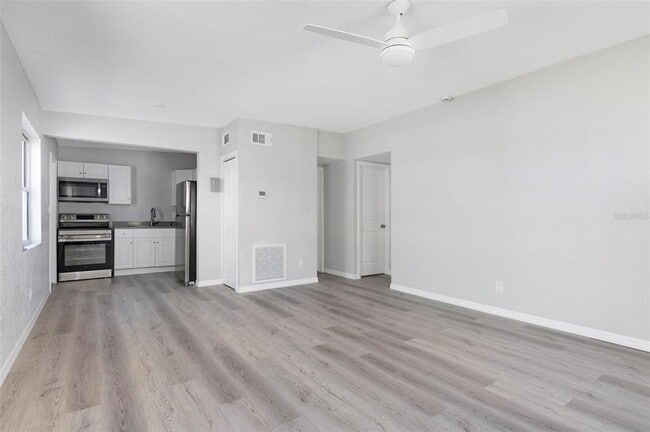 Building Photo - 304 E Madeira Ave