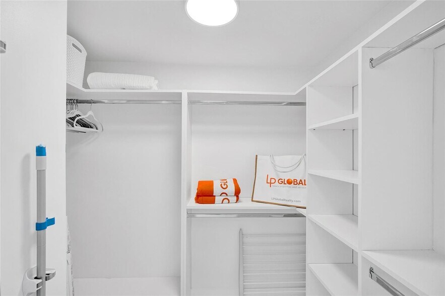 Building Photo - 2501 S Ocean Dr