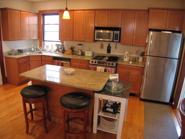 Building Photo - 118 Chestnut Ave