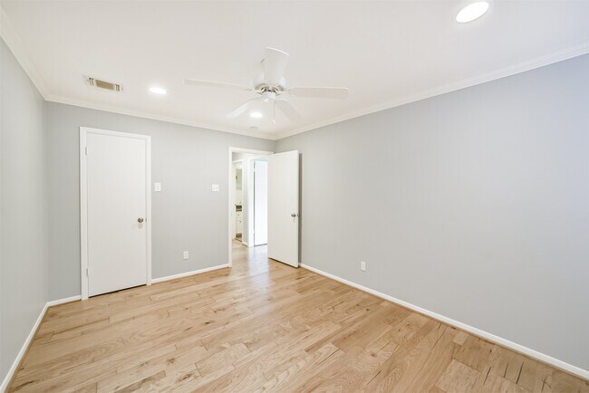 Building Photo - 4521 Acacia St