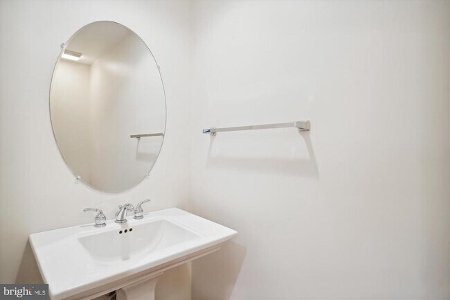 Building Photo - 10401 Strathmore Park Ct